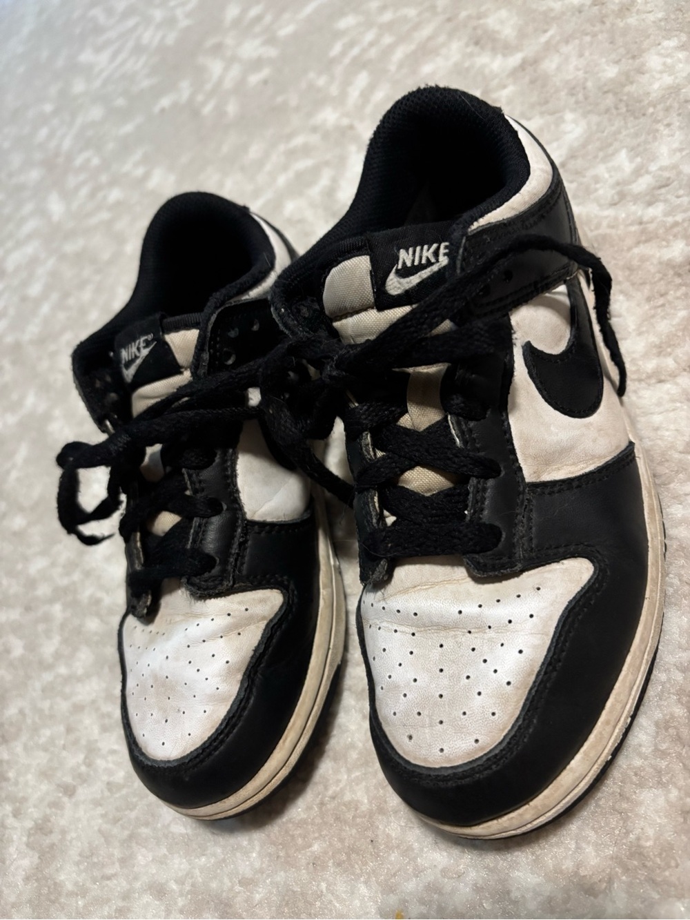Nike Kids Shoes Black and White Low-Top Sneakers - Size 1.5 kids